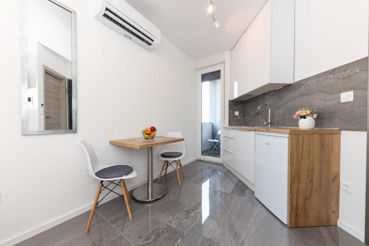 New Studio For 2, Free Private Garage Spot, Wi-Fi, 200 M From Mall Of 스플리트 외부 사진