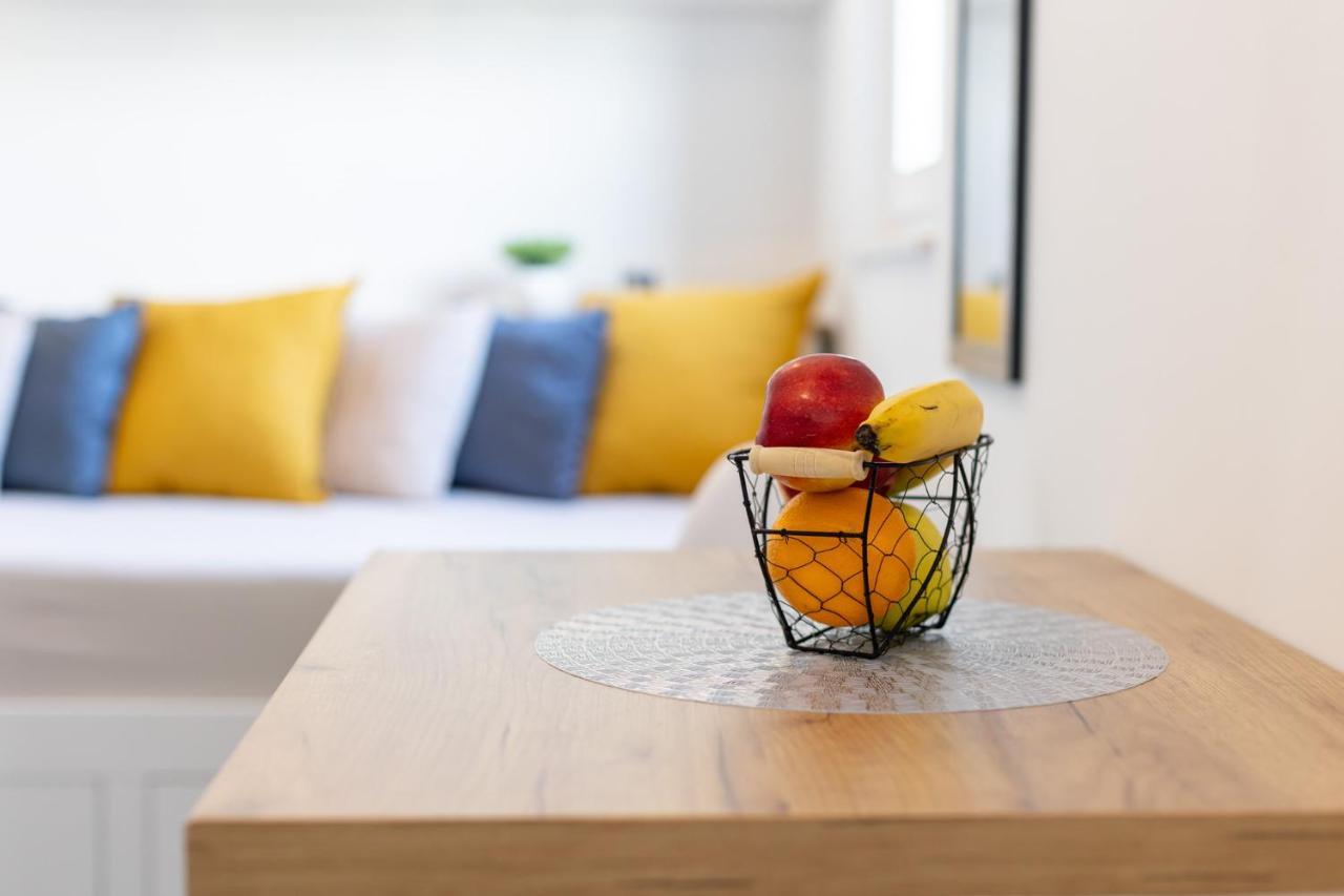 New Studio For 2, Free Private Garage Spot, Wi-Fi, 200 M From Mall Of 스플리트 외부 사진