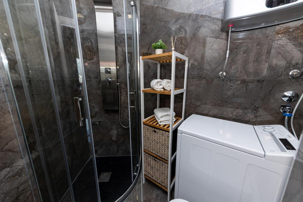 New Studio For 2, Free Private Garage Spot, Wi-Fi, 200 M From Mall Of 스플리트 외부 사진