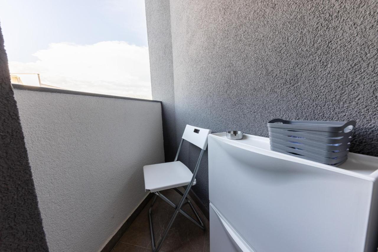 New Studio For 2, Free Private Garage Spot, Wi-Fi, 200 M From Mall Of 스플리트 외부 사진