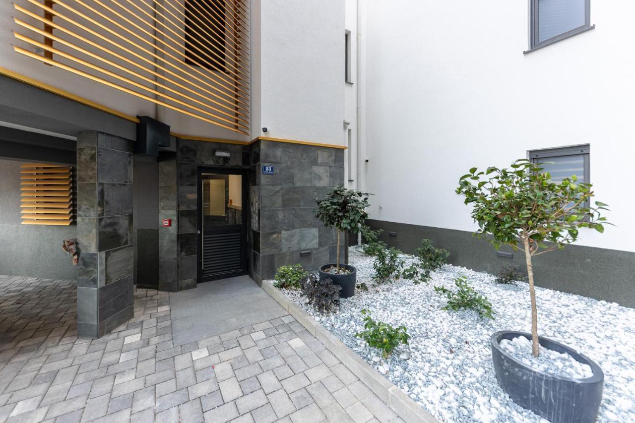 New Studio For 2, Free Private Garage Spot, Wi-Fi, 200 M From Mall Of 스플리트 외부 사진